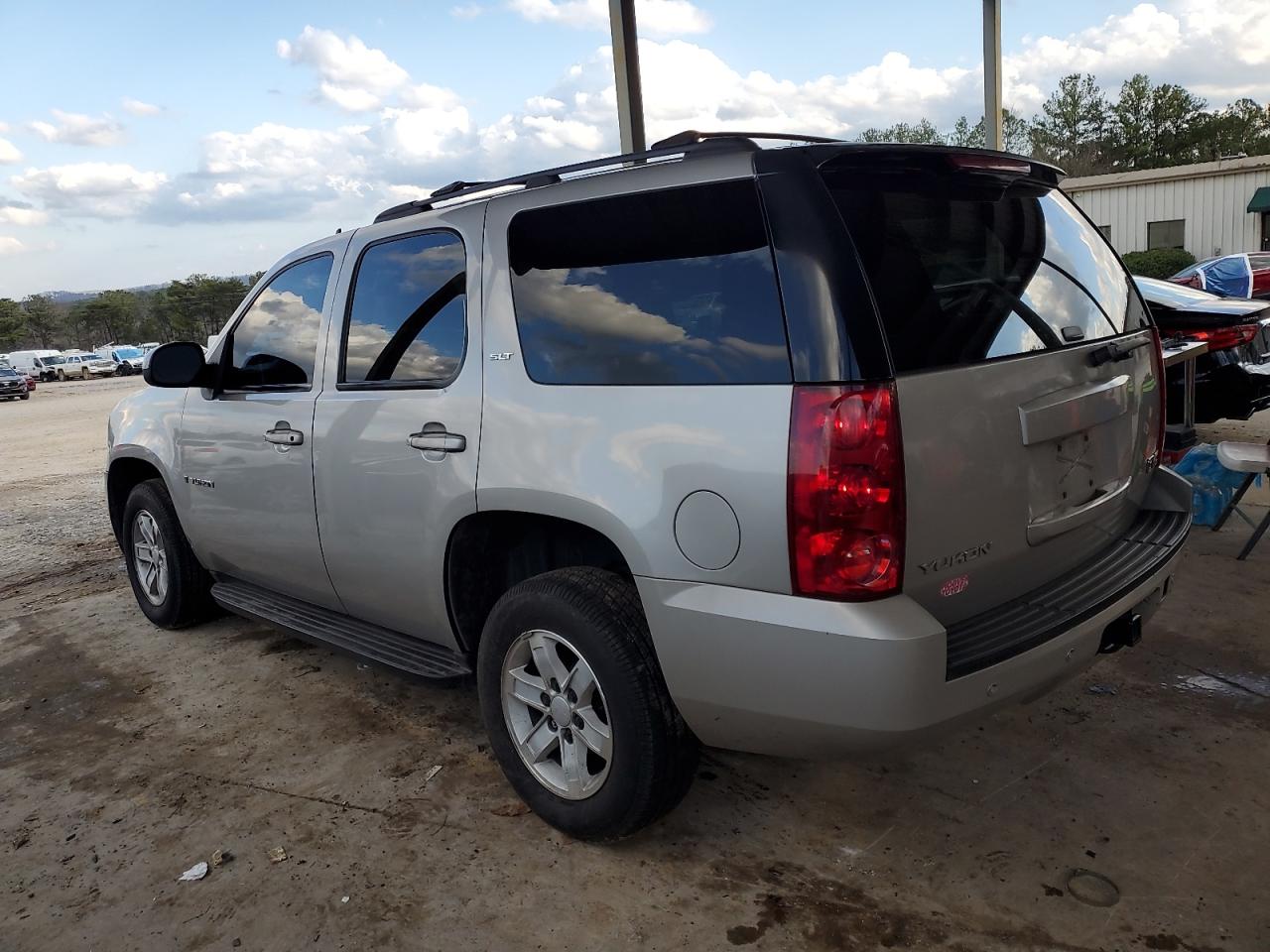 2007 GMC Yukon - Image 2