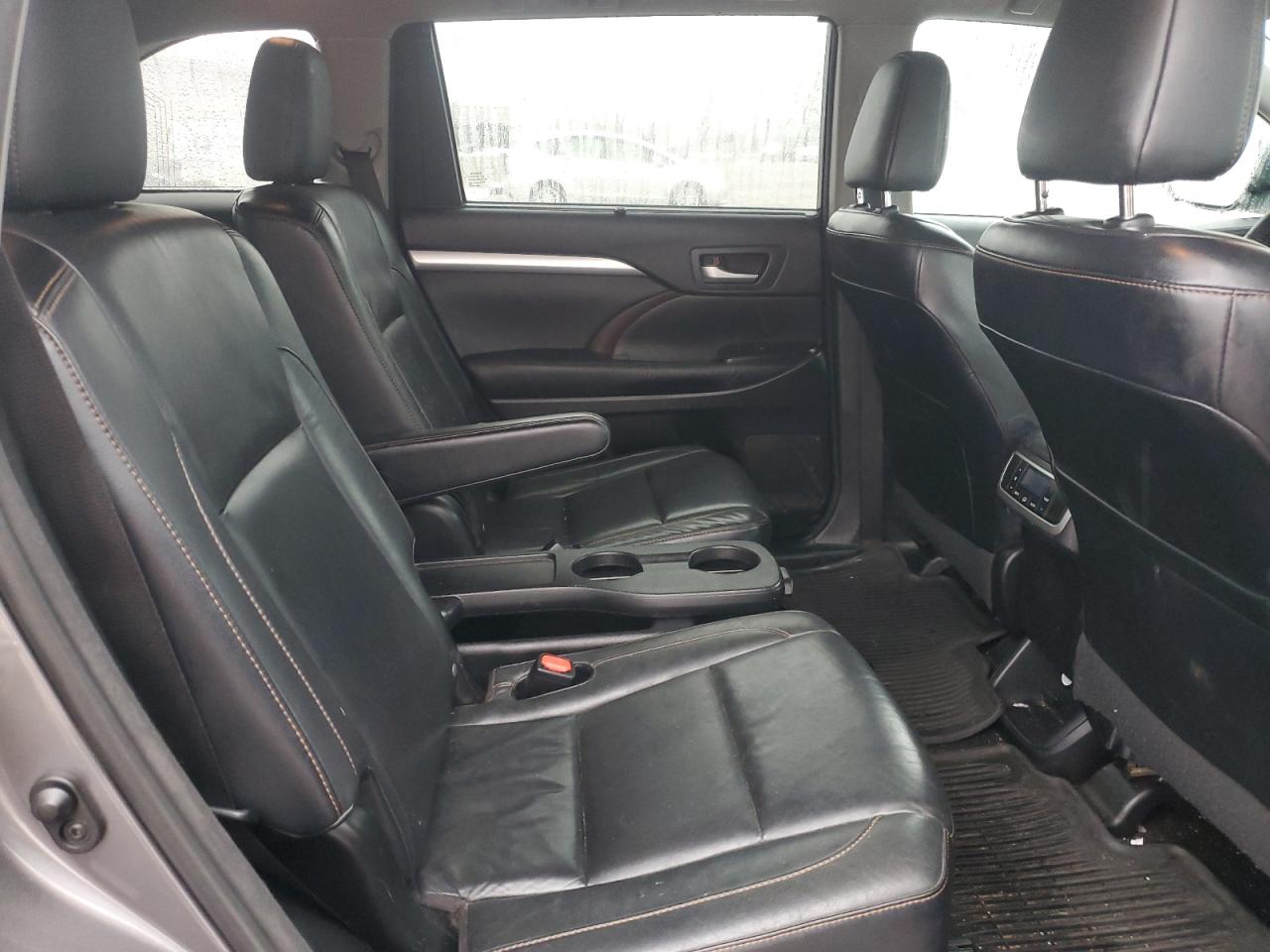 2015 Toyota Highlander - Image 11