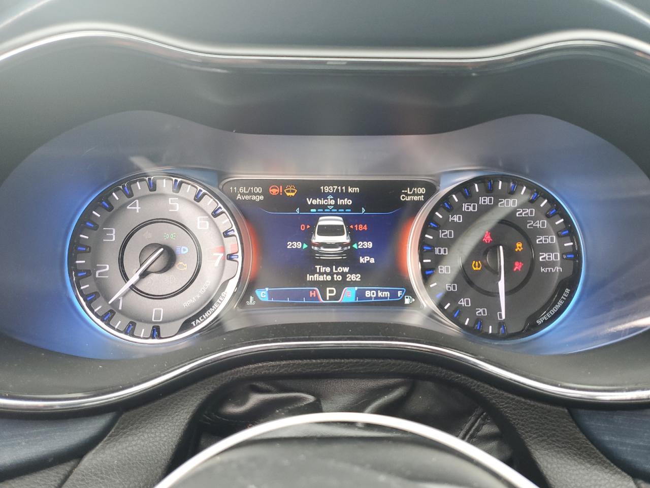 2016 Chrysler 200 - Image 9