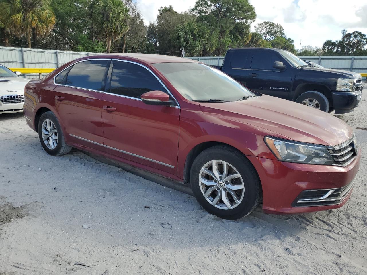 2017 Volkswagen Passat - Image 4