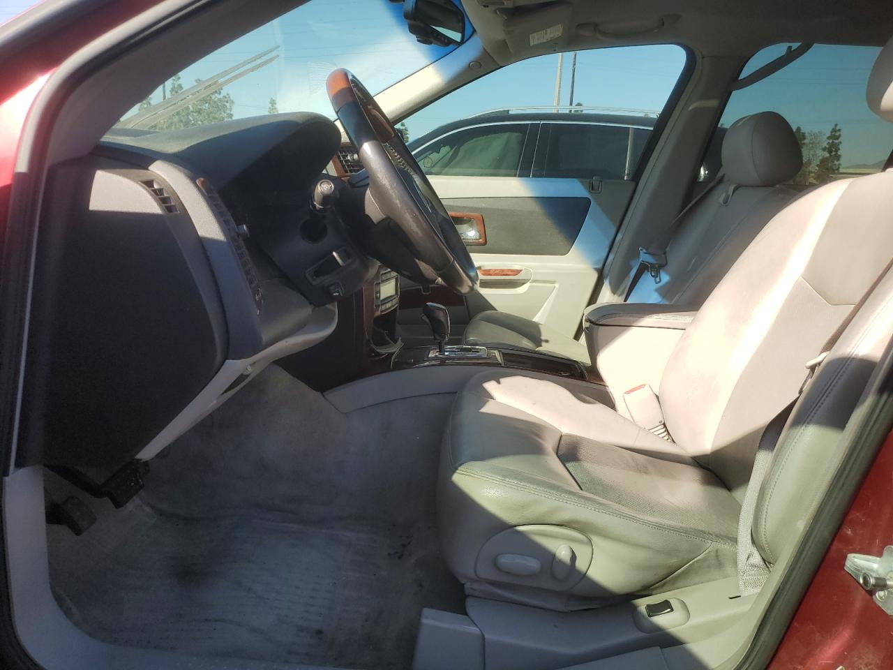 2004 Cadillac SRX - Image 7