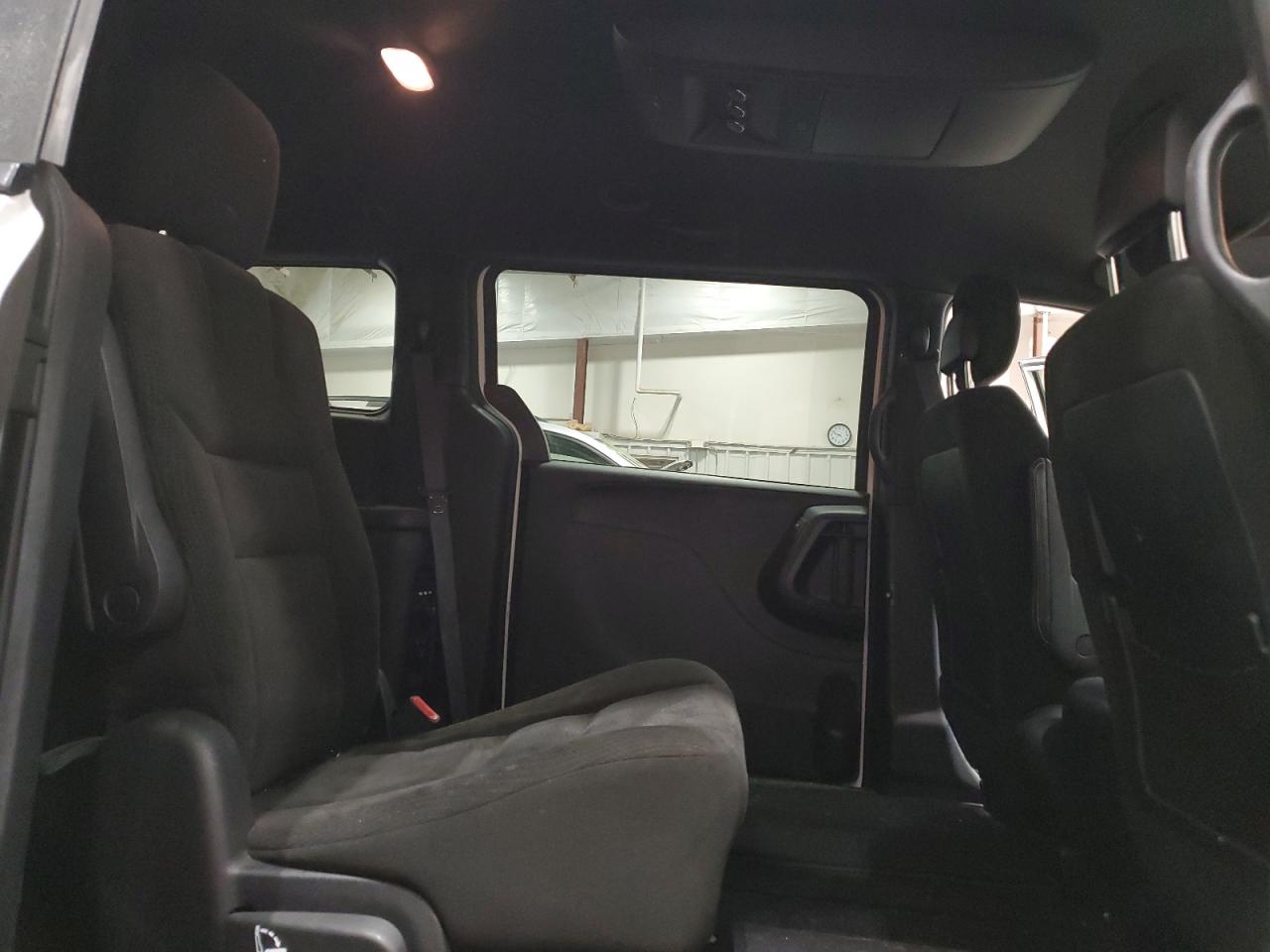 2016 Dodge Caravan - Image 11