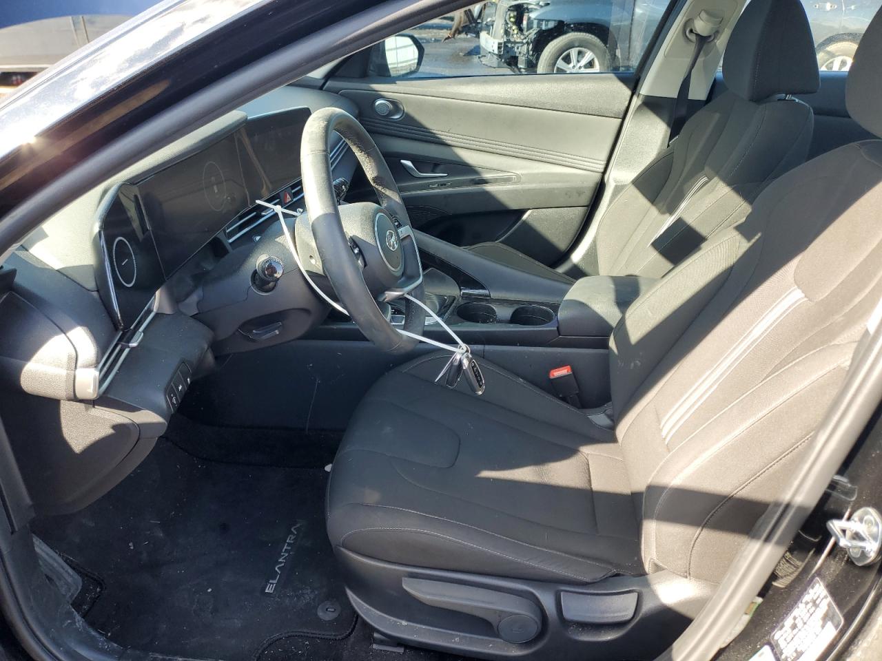 2023 Hyundai Elantra - Image 7