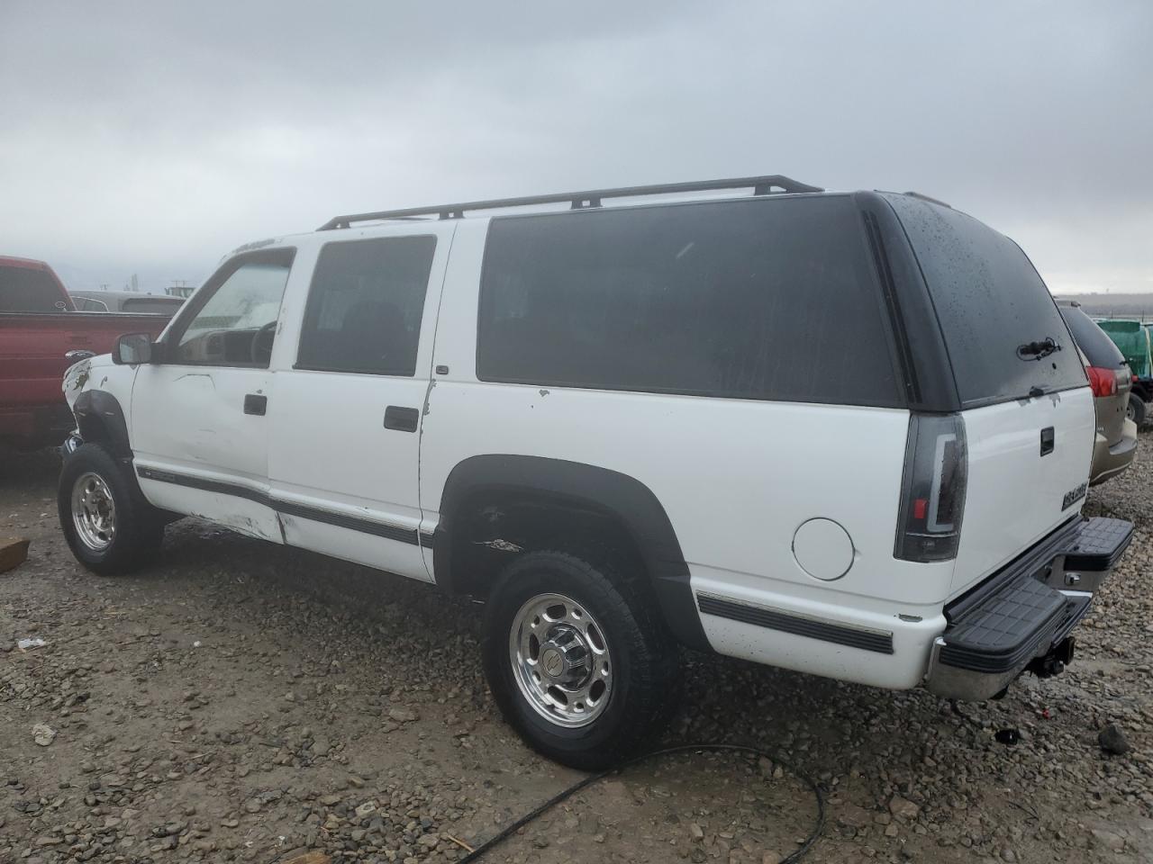 1998 Chevrolet Suburban - Image 2