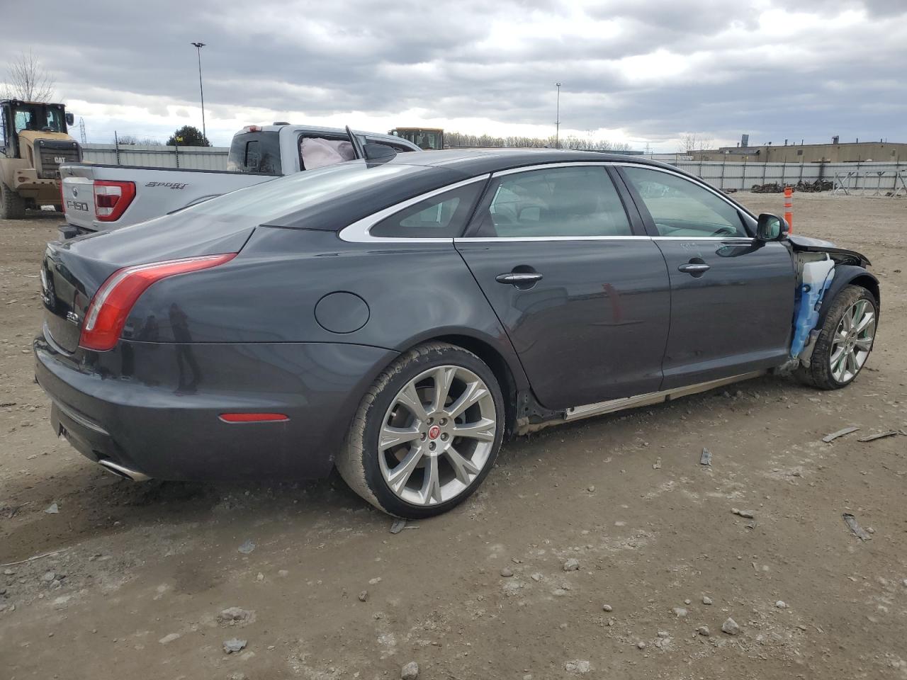 2018 Jaguar XJ - Image 3