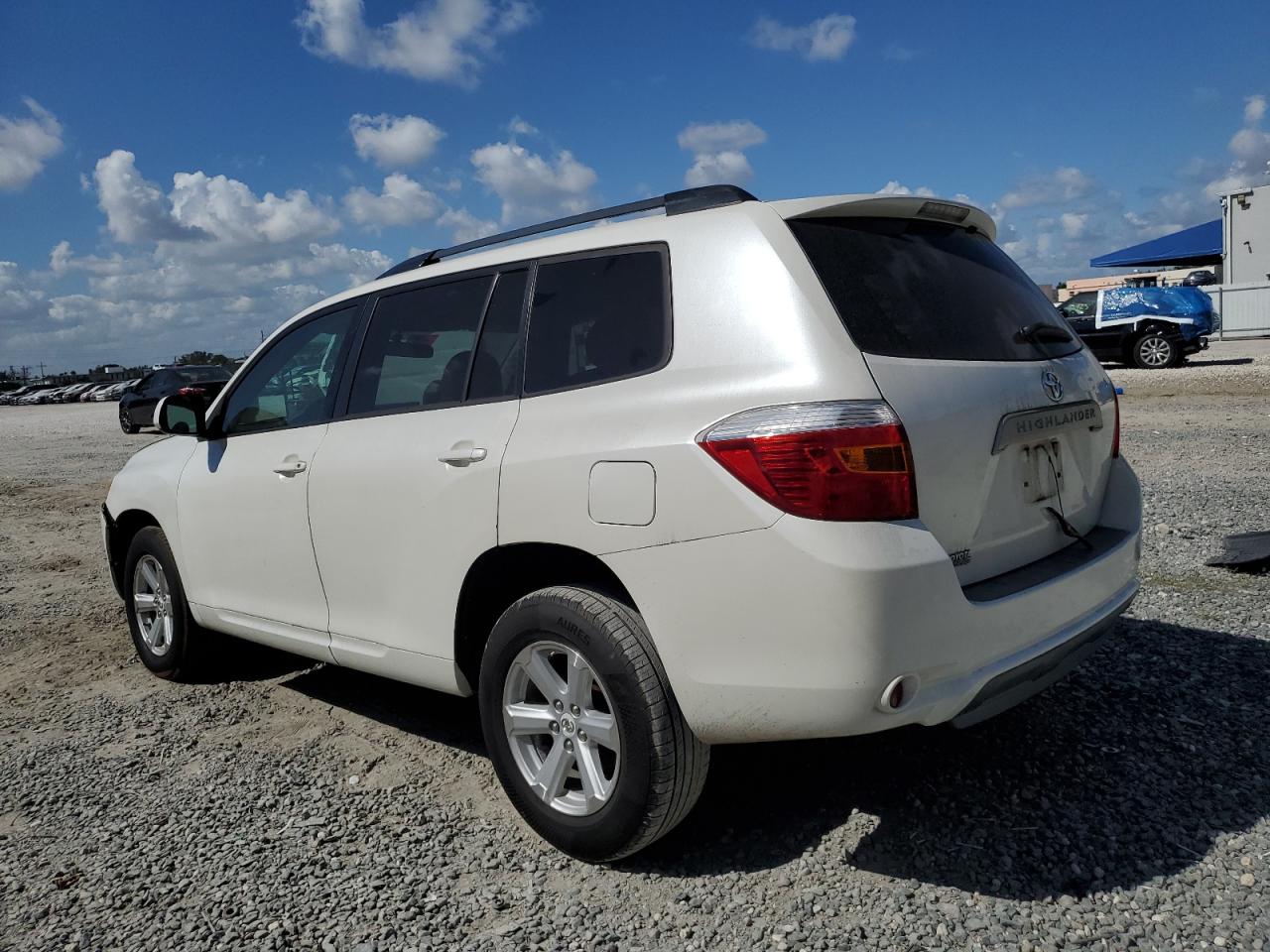 2010 Toyota Highlander - Image 2