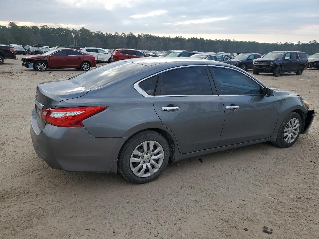 2017 Nissan Altima - Image 3