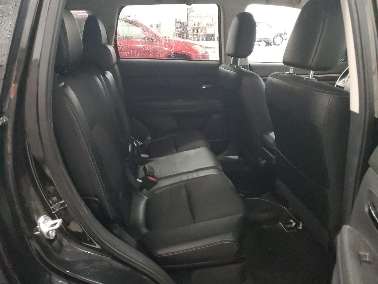 2015 Mitsubishi Outlander - Image 11