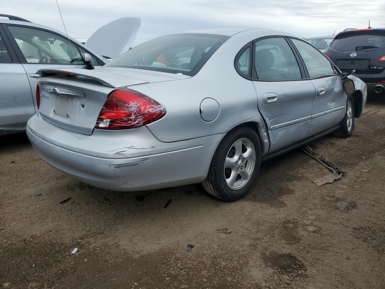 2003 Ford Taurus - Image 3