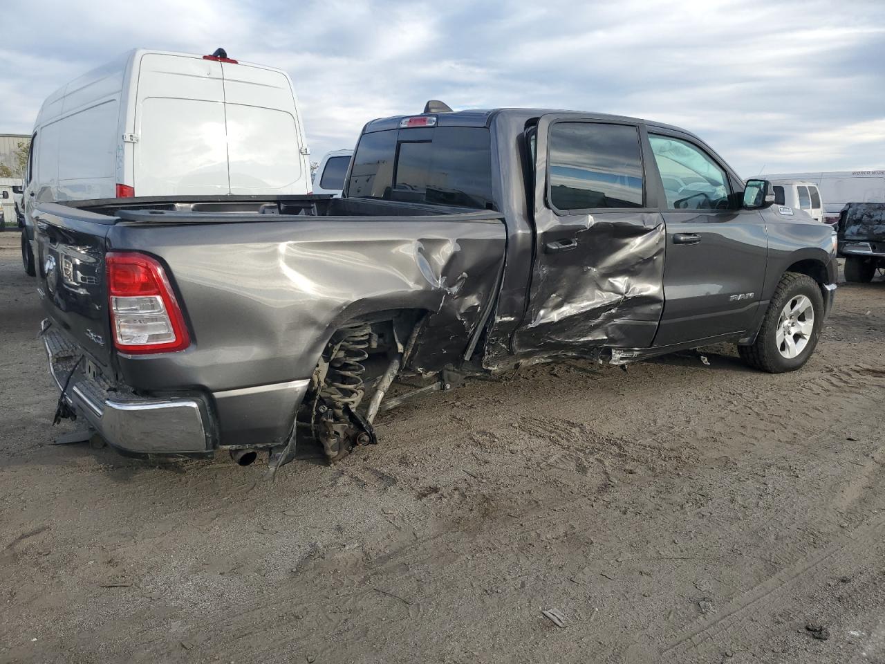 2021 RAM 1500 - Image 3