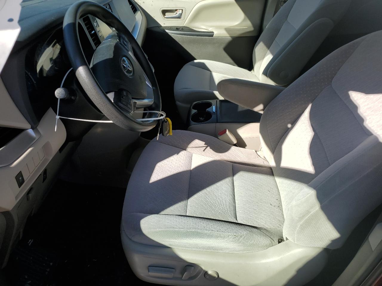 2019 Toyota Sienna - Image 7