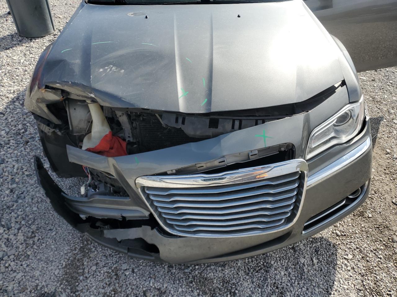 2012 Chrysler 300 - Image 11