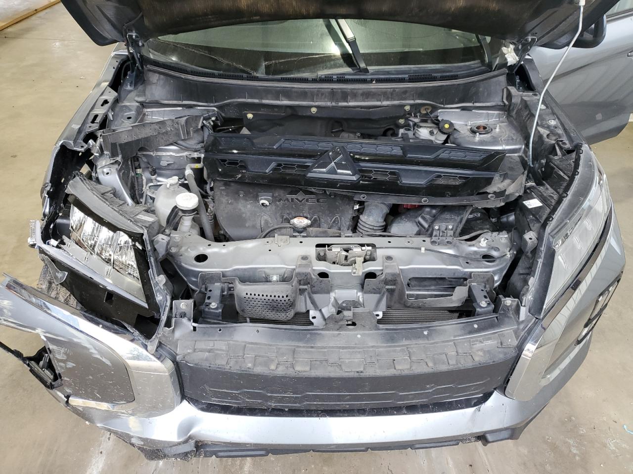 2021 Mitsubishi Outlander - Image 12