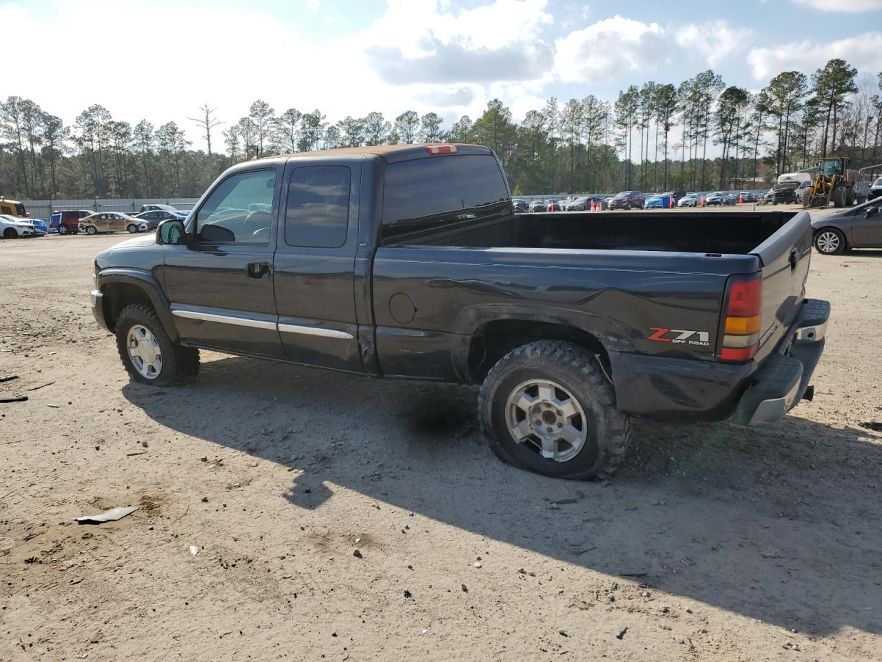 2005 GMC Sierra - Image 2