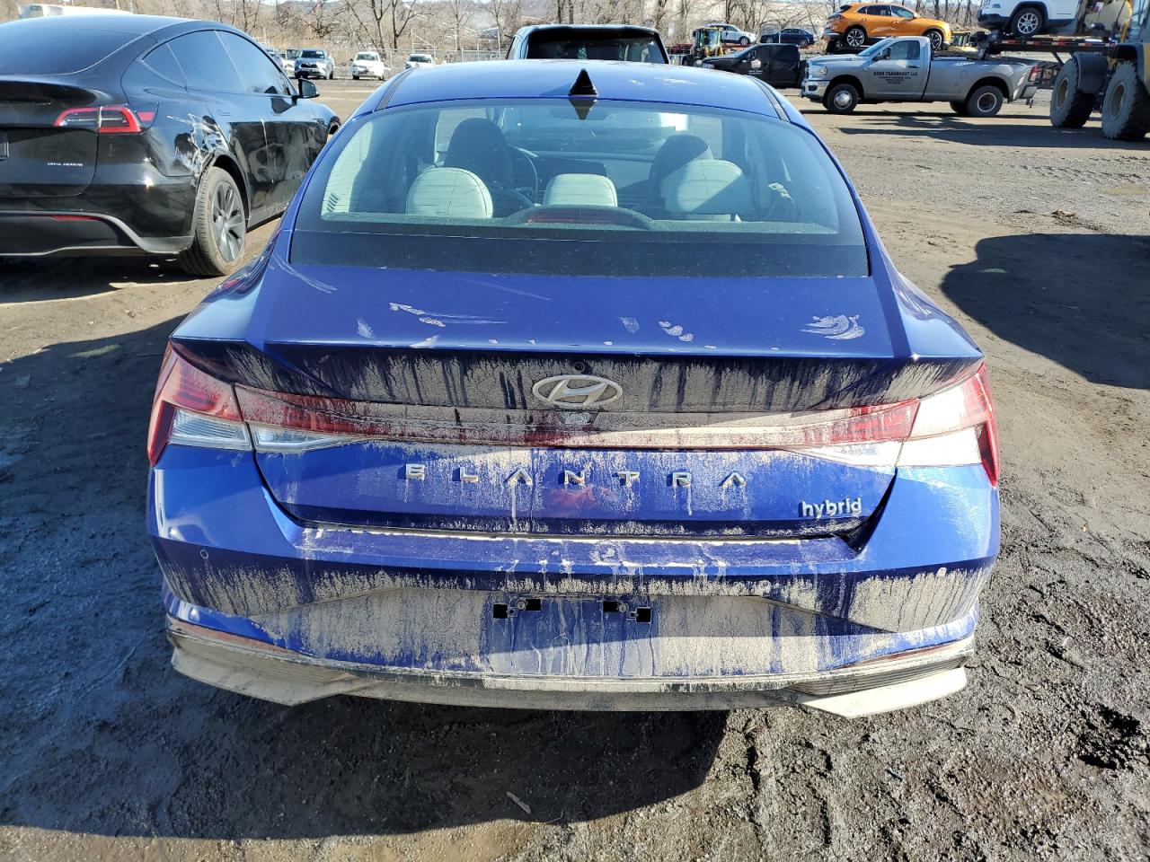 2023 Hyundai Elantra - Image 6