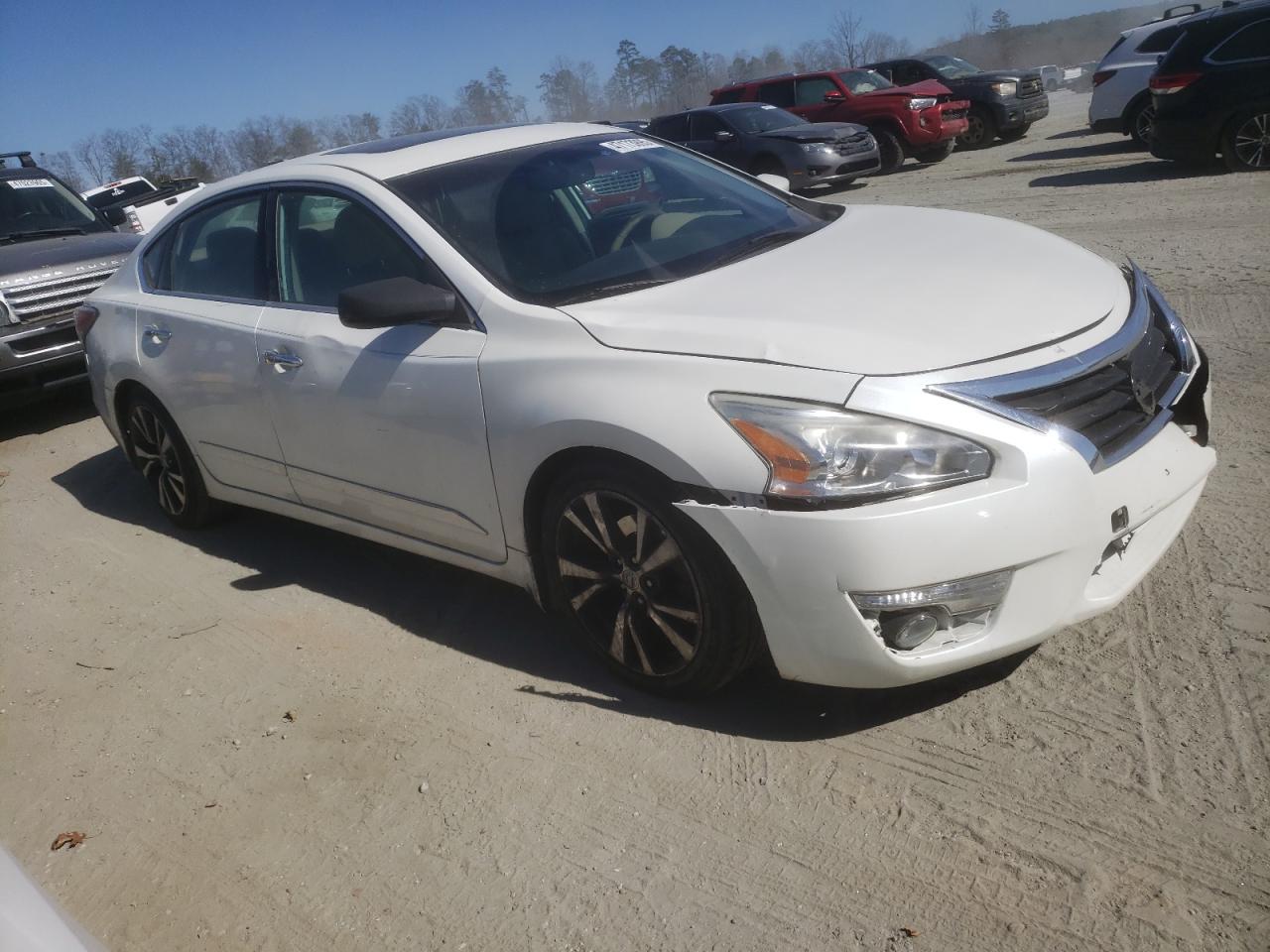 2015 Nissan Altima - Image 4