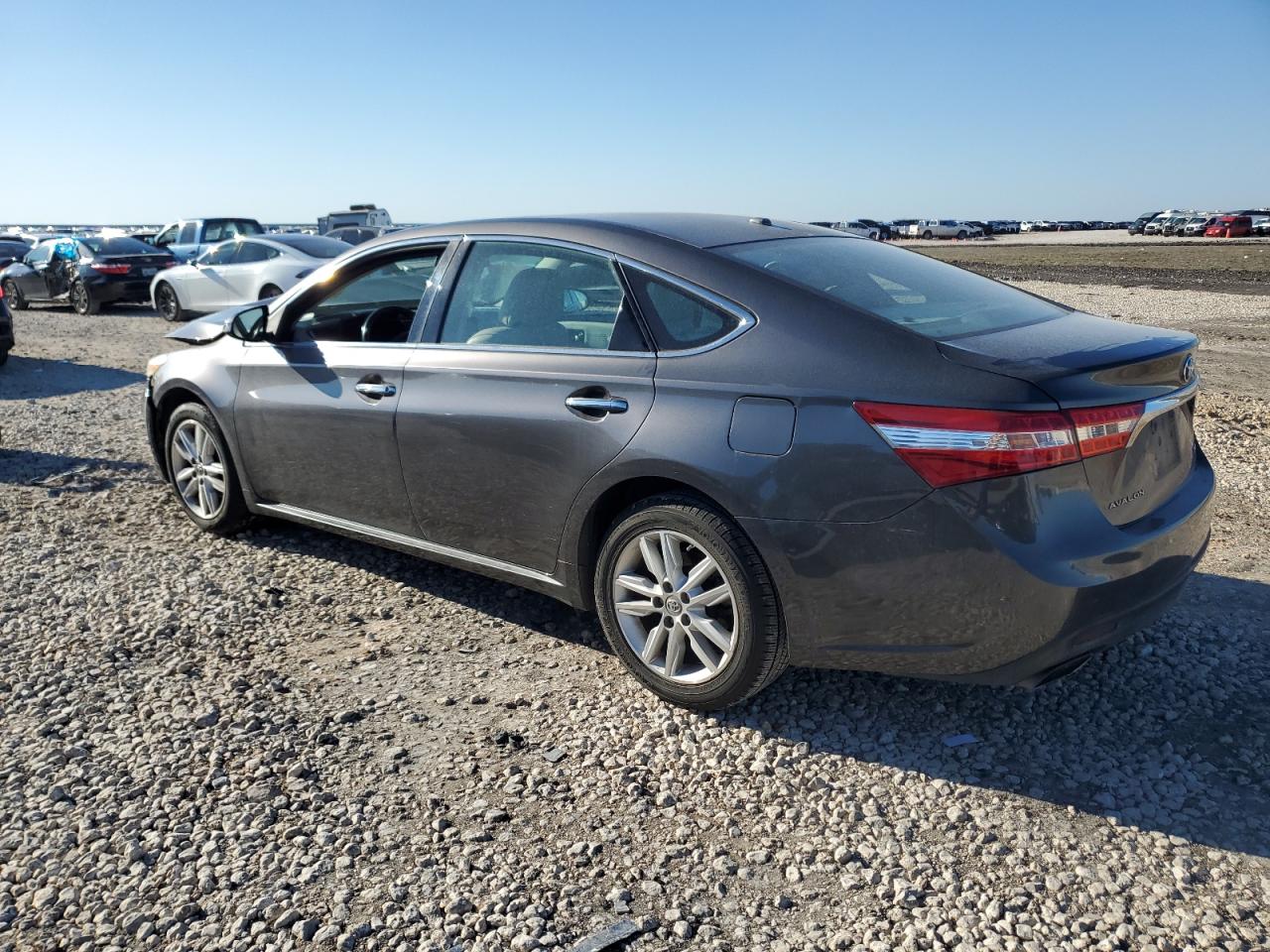 2015 Toyota Avalon - Image 2