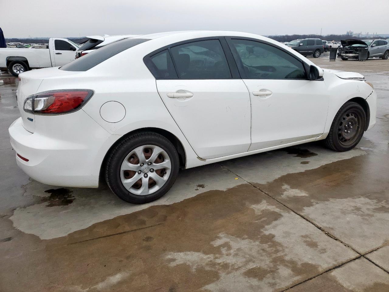2013 Mazda 3 - Image 3