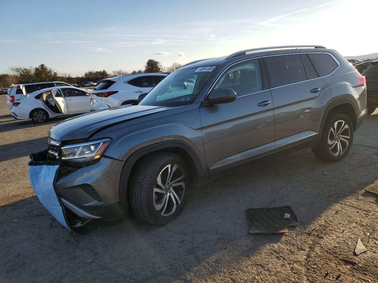 2021 Volkswagen Atlas - Image 1
