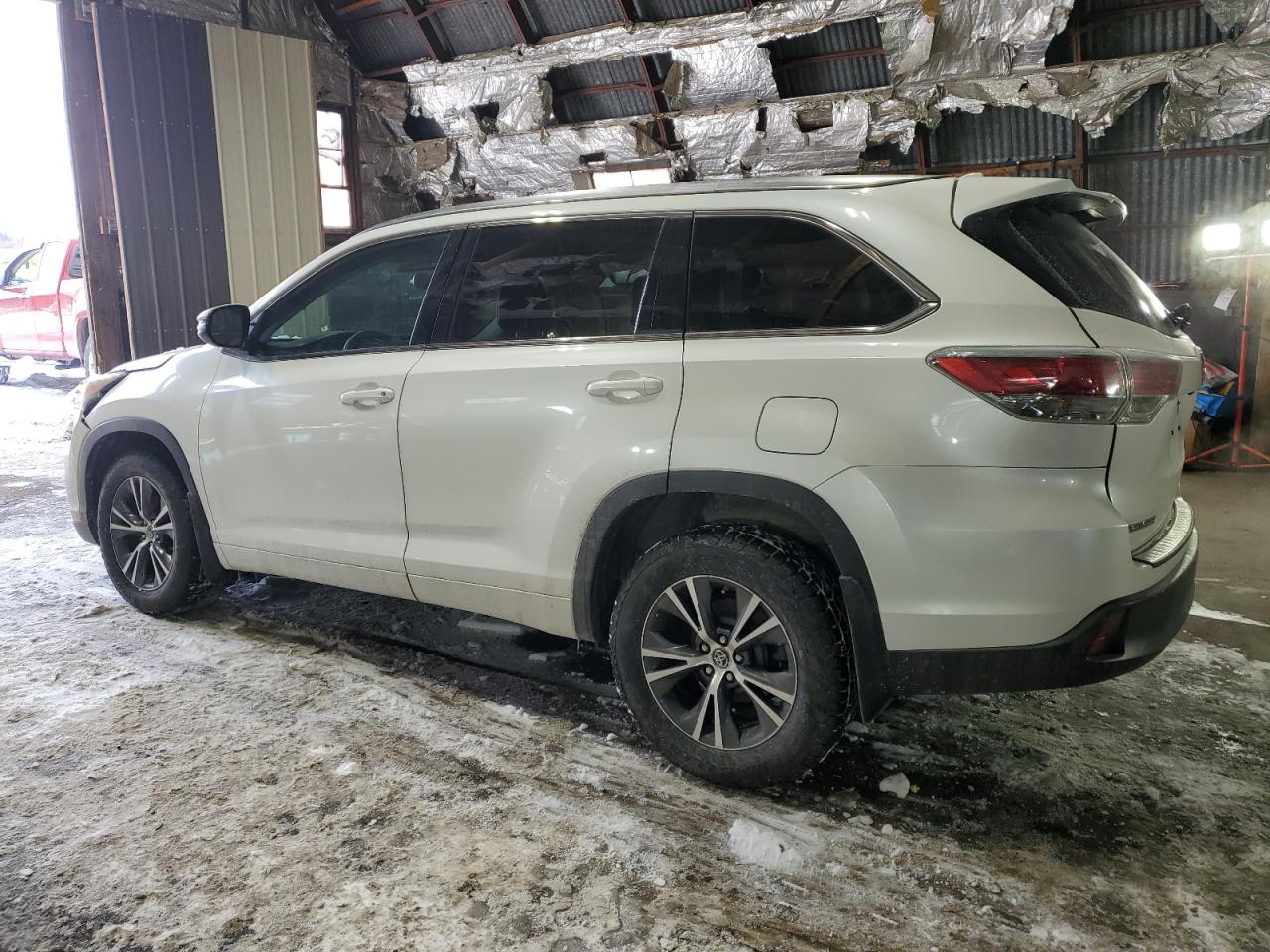 2016 Toyota Highlander - Image 2
