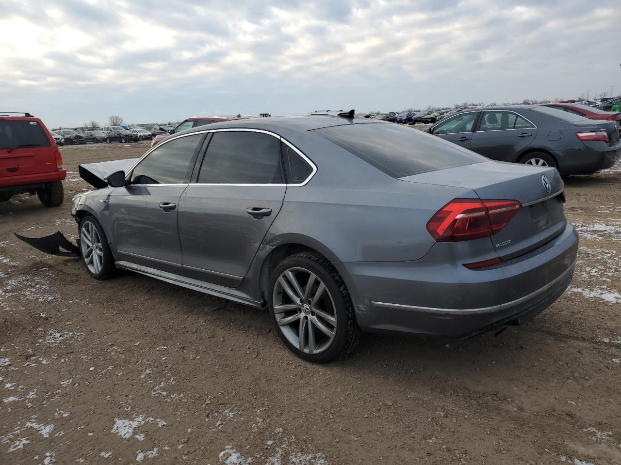 2017 Volkswagen Passat - Image 2