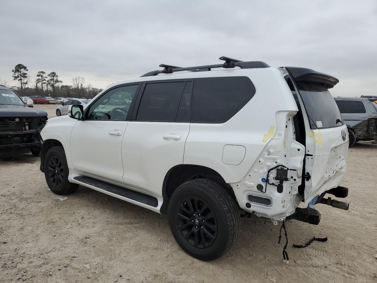 2023 Lexus GX - Image 2