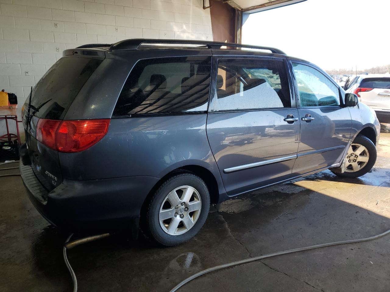 2007 Toyota Sienna - Image 3