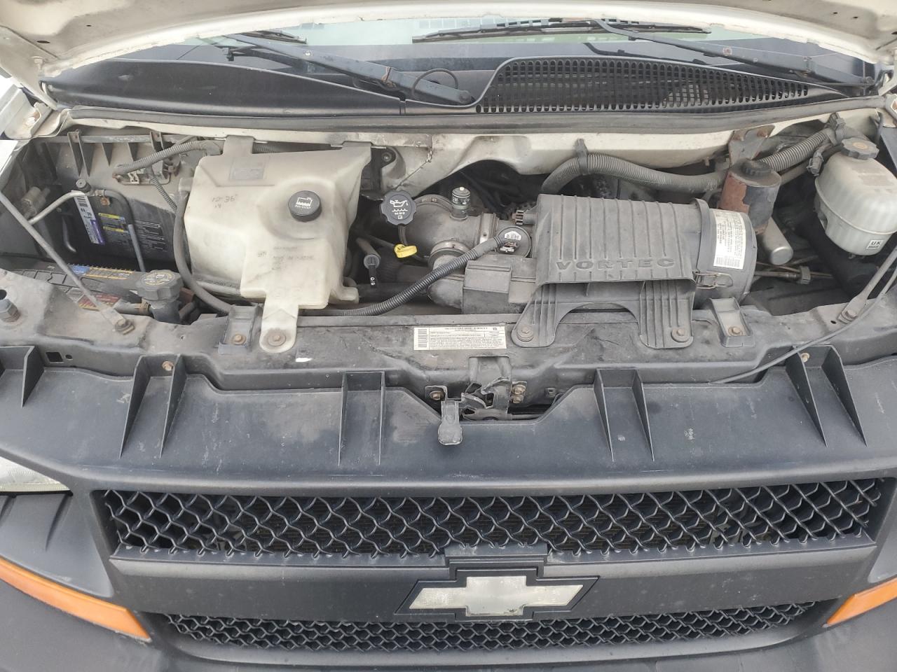 2004 Chevrolet Express - Image 11