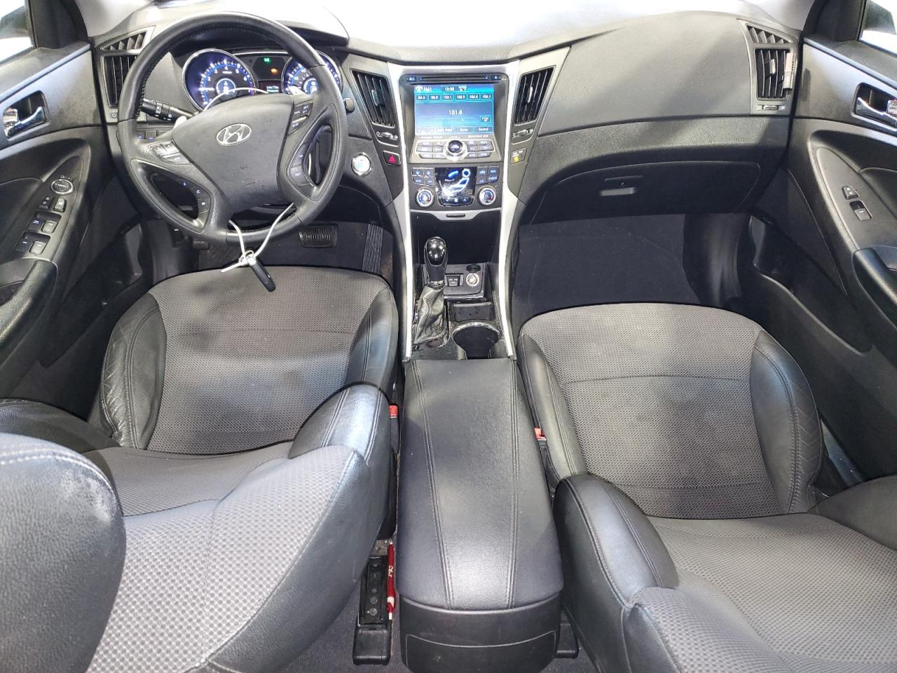 2013 Hyundai Sonata - Image 8