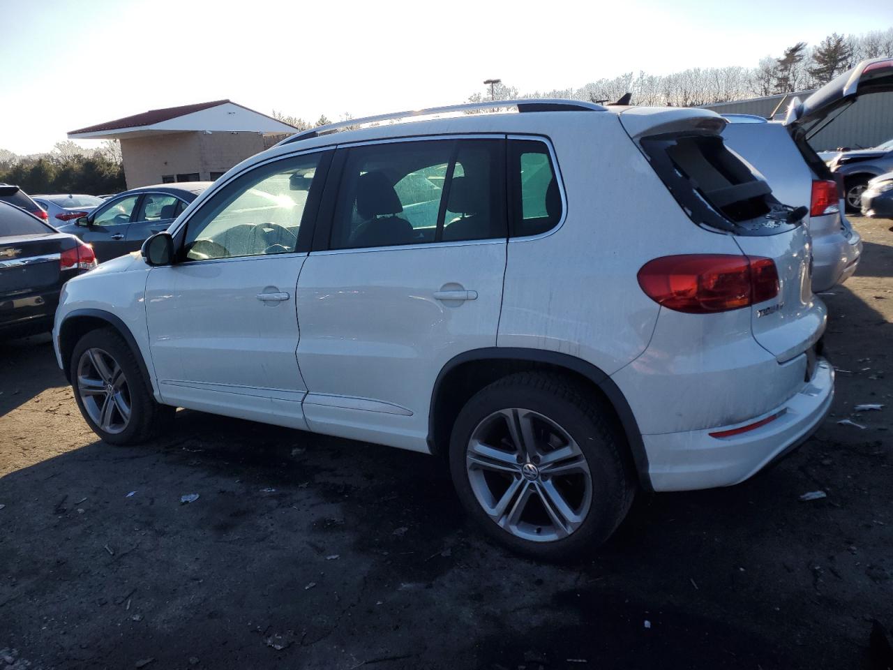 2017 Volkswagen Tiguan - Image 2