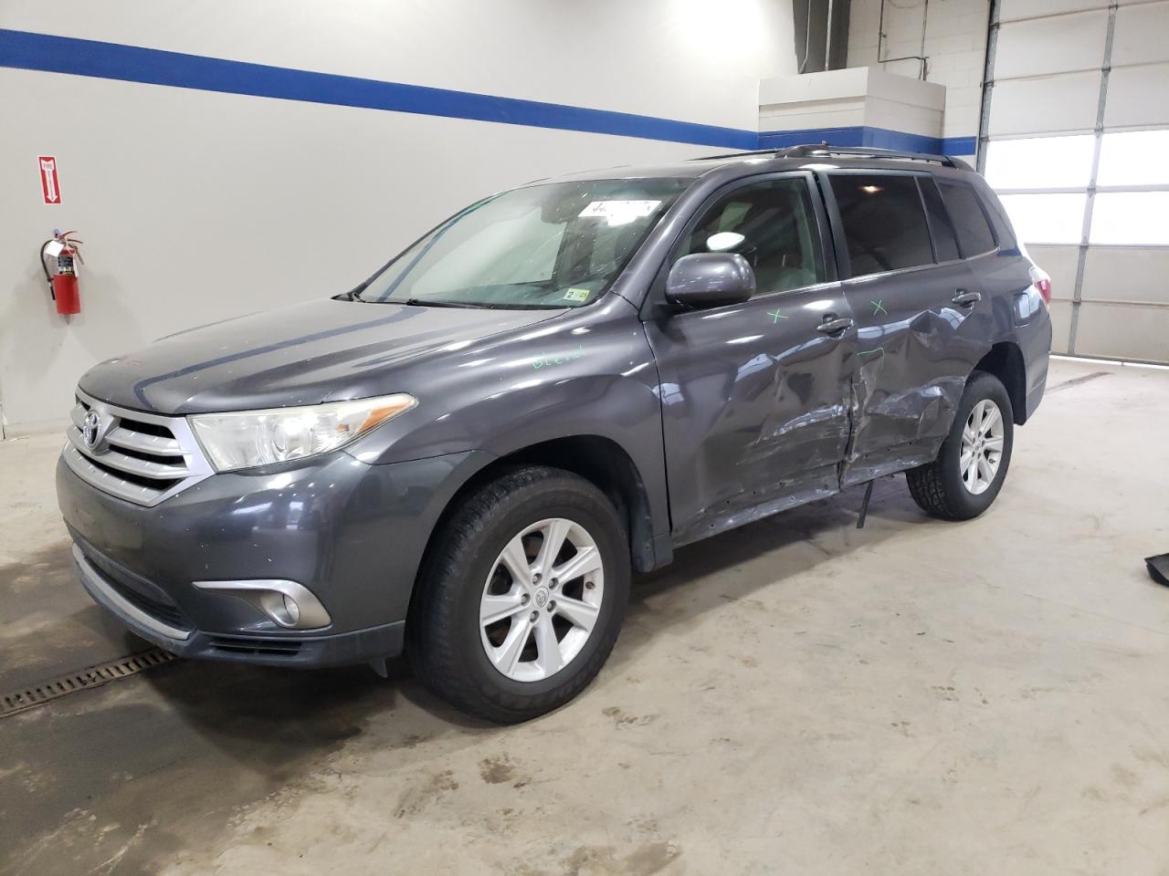 2013 Toyota Highlander - Image 1