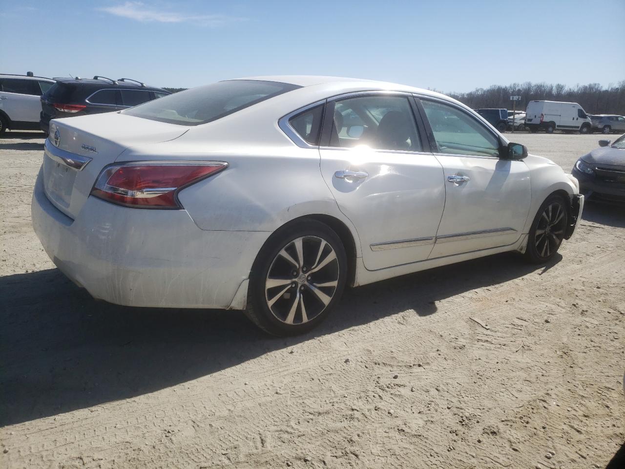 2015 Nissan Altima - Image 3