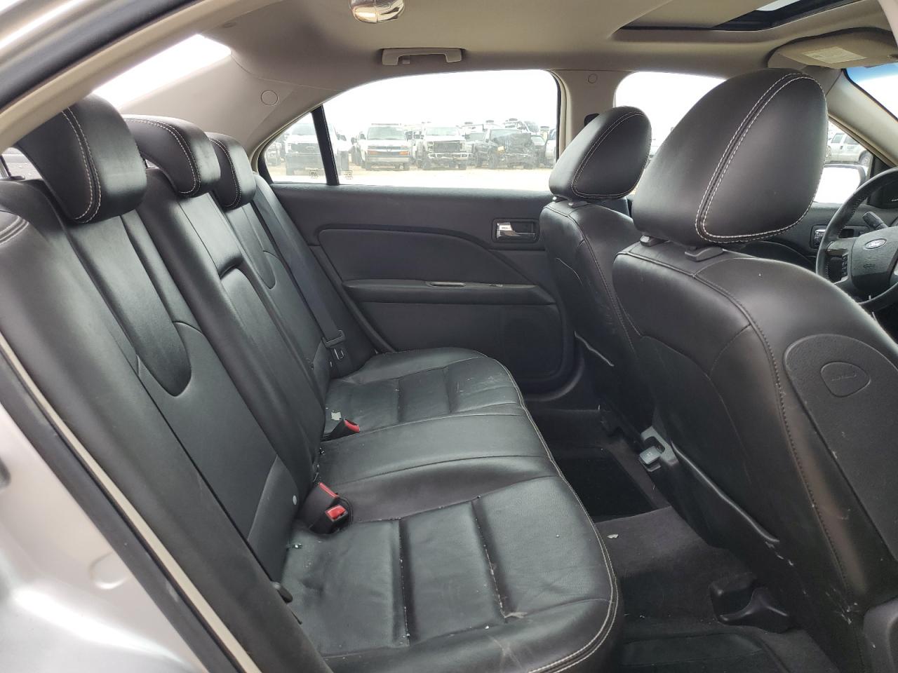 2010 Ford Fusion - Image 10