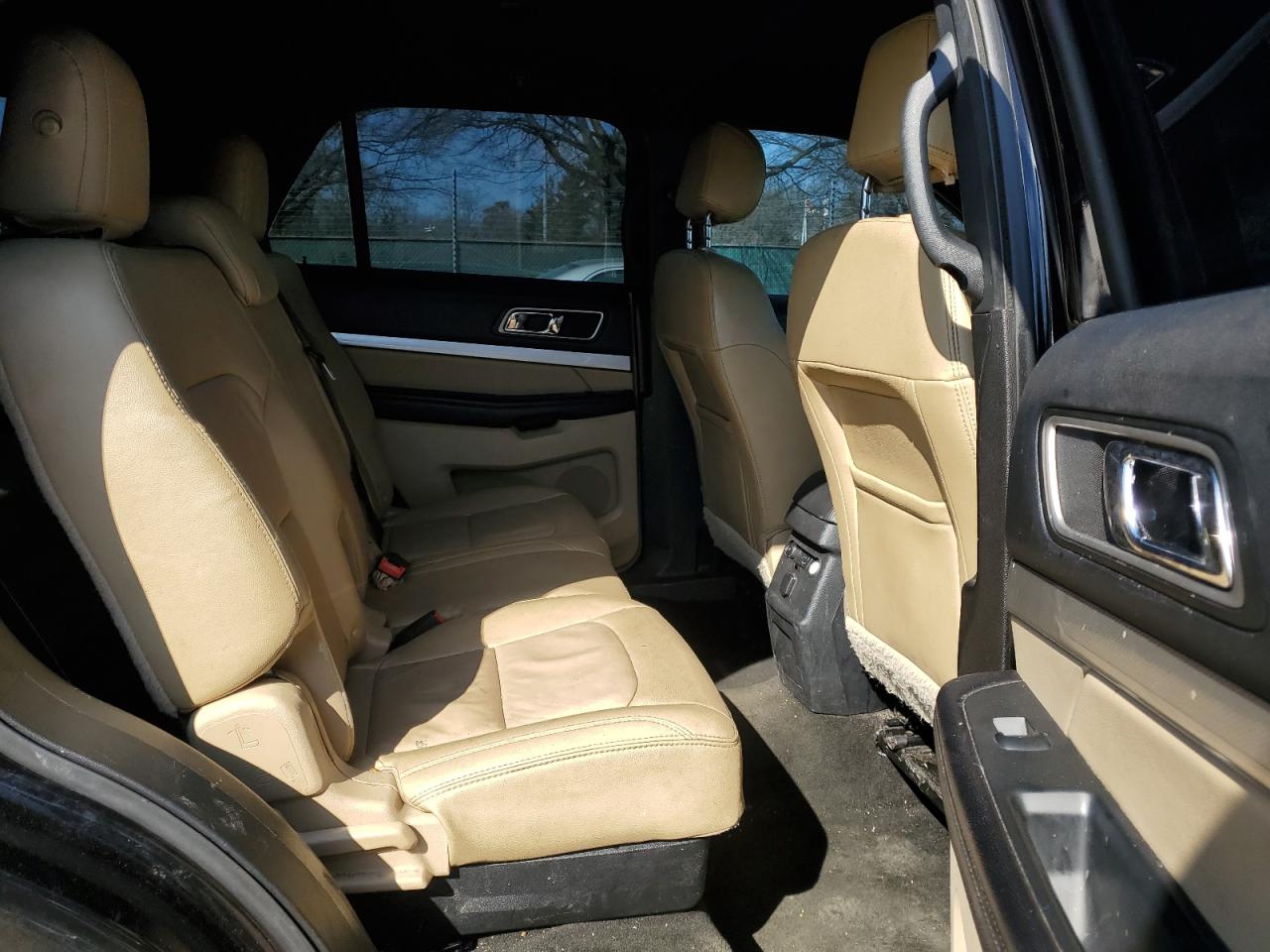 2016 Ford Explorer - Image 11