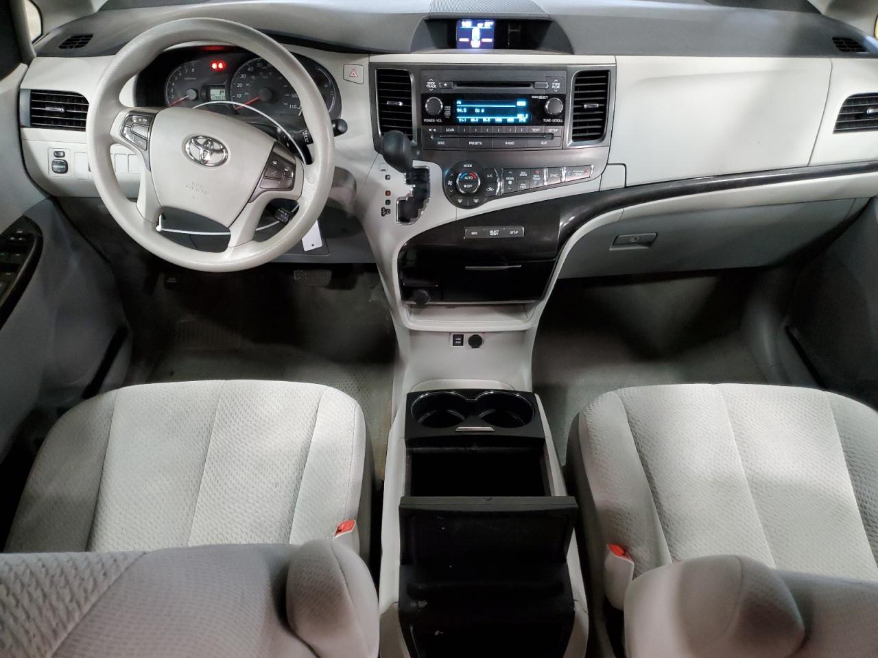 2013 Toyota Sienna - Image 8