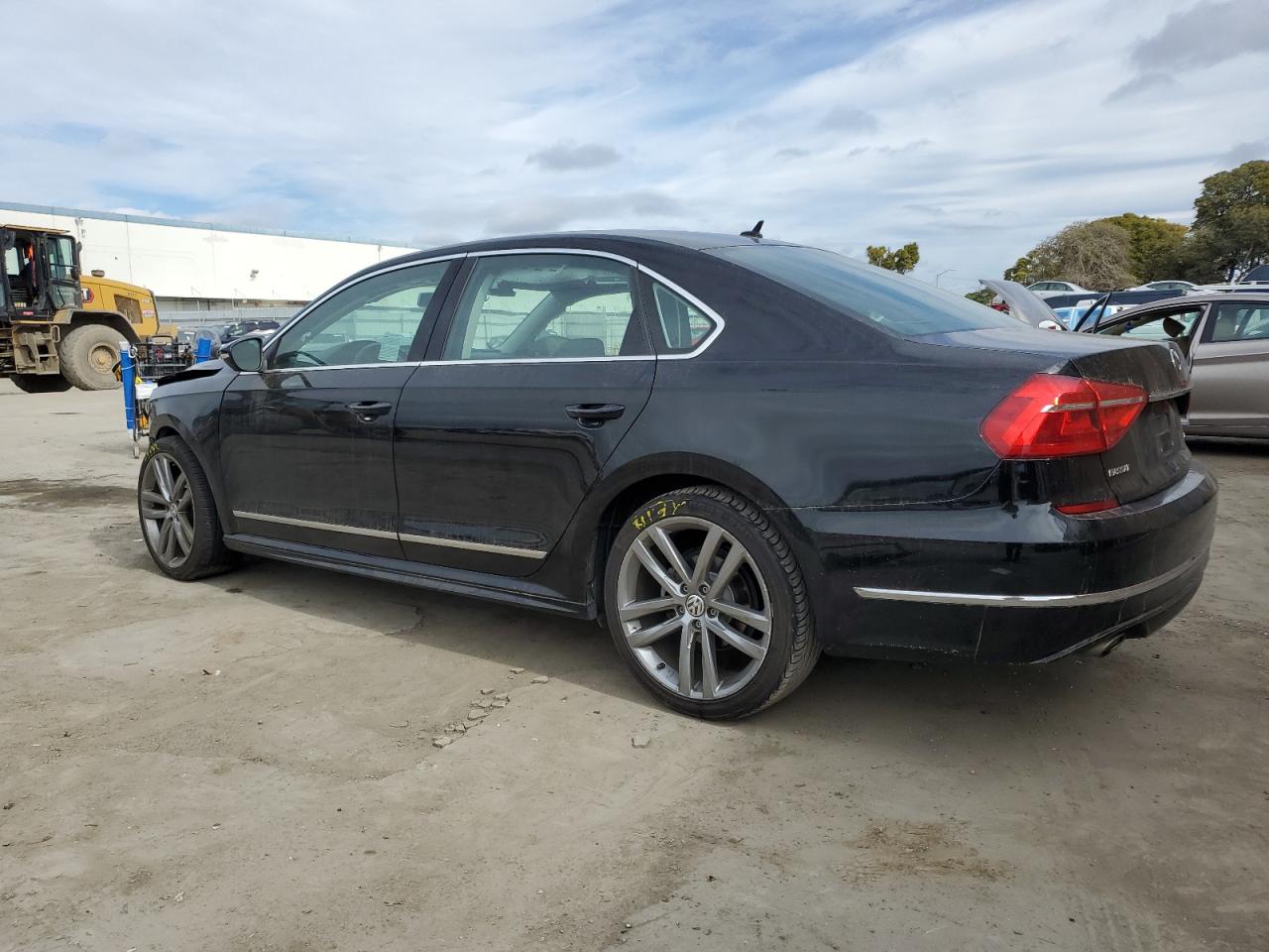 2016 Volkswagen Passat - Image 2