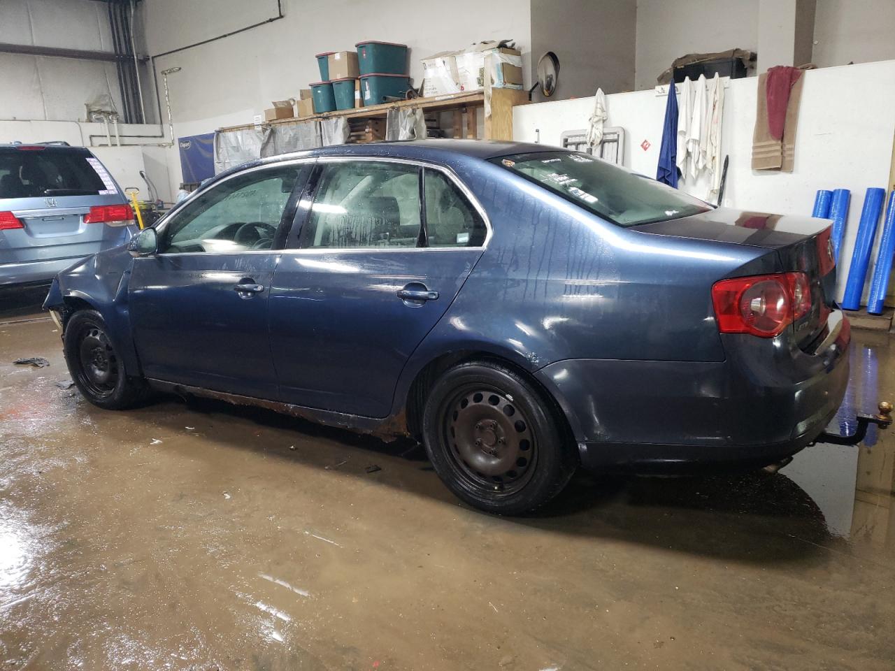 2005 Volkswagen Jetta - Image 2