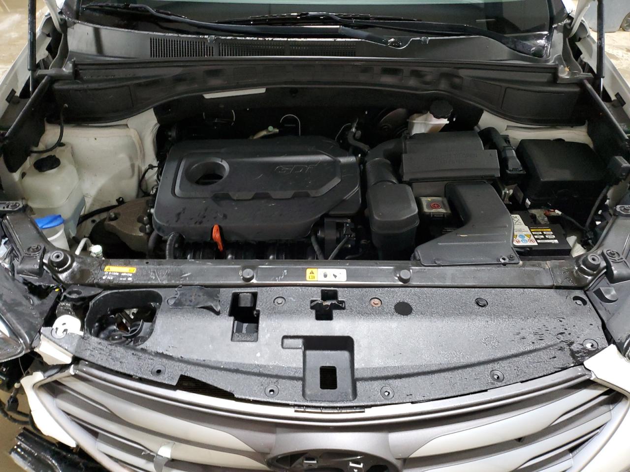 2017 Hyundai Santa Fe - Image 12
