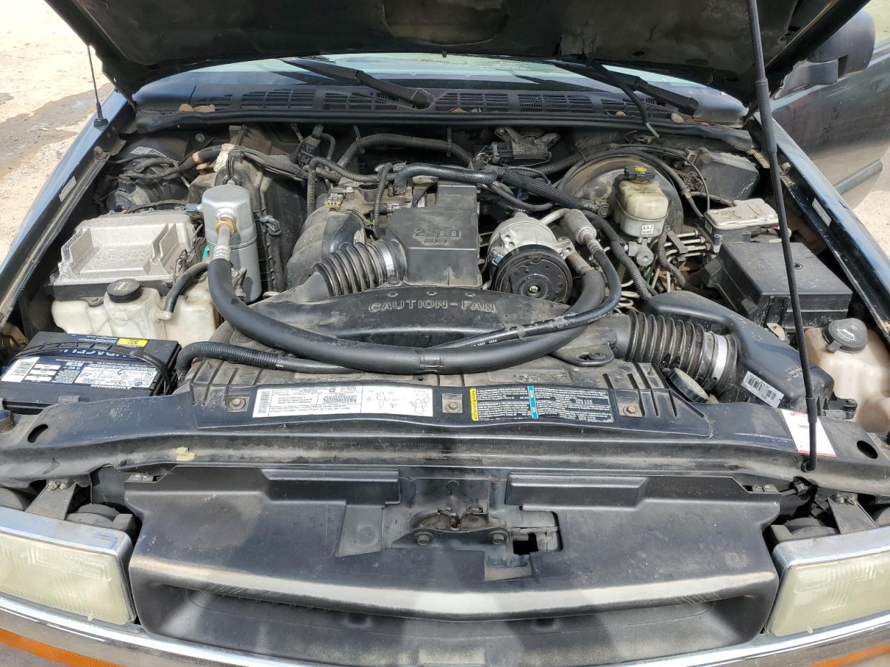 2003 Chevrolet S-10 Pickup - Image 11