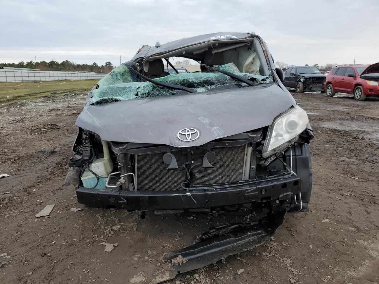 2017 Toyota Sienna - Image 5