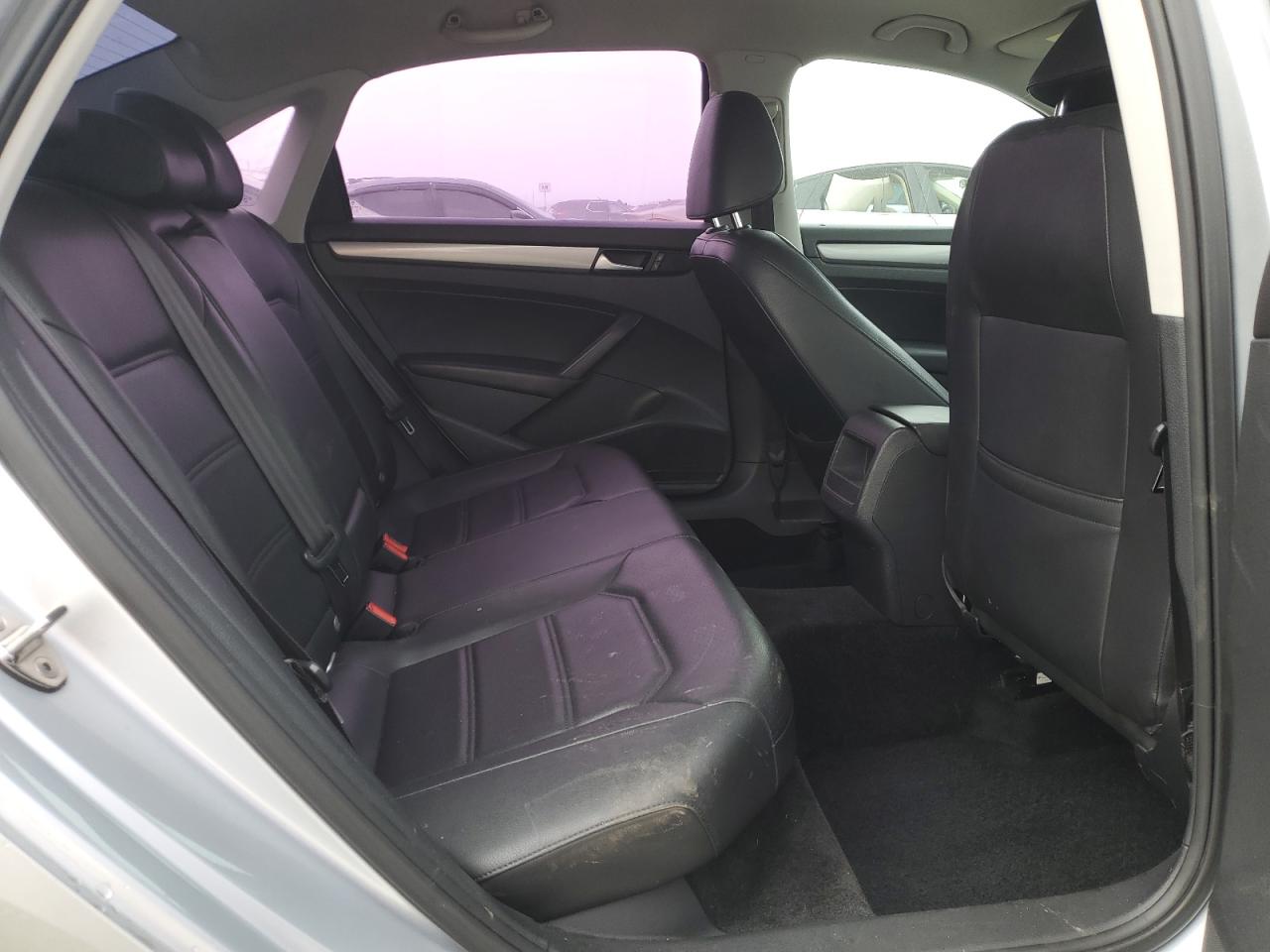 2015 Volkswagen Passat - Image 10