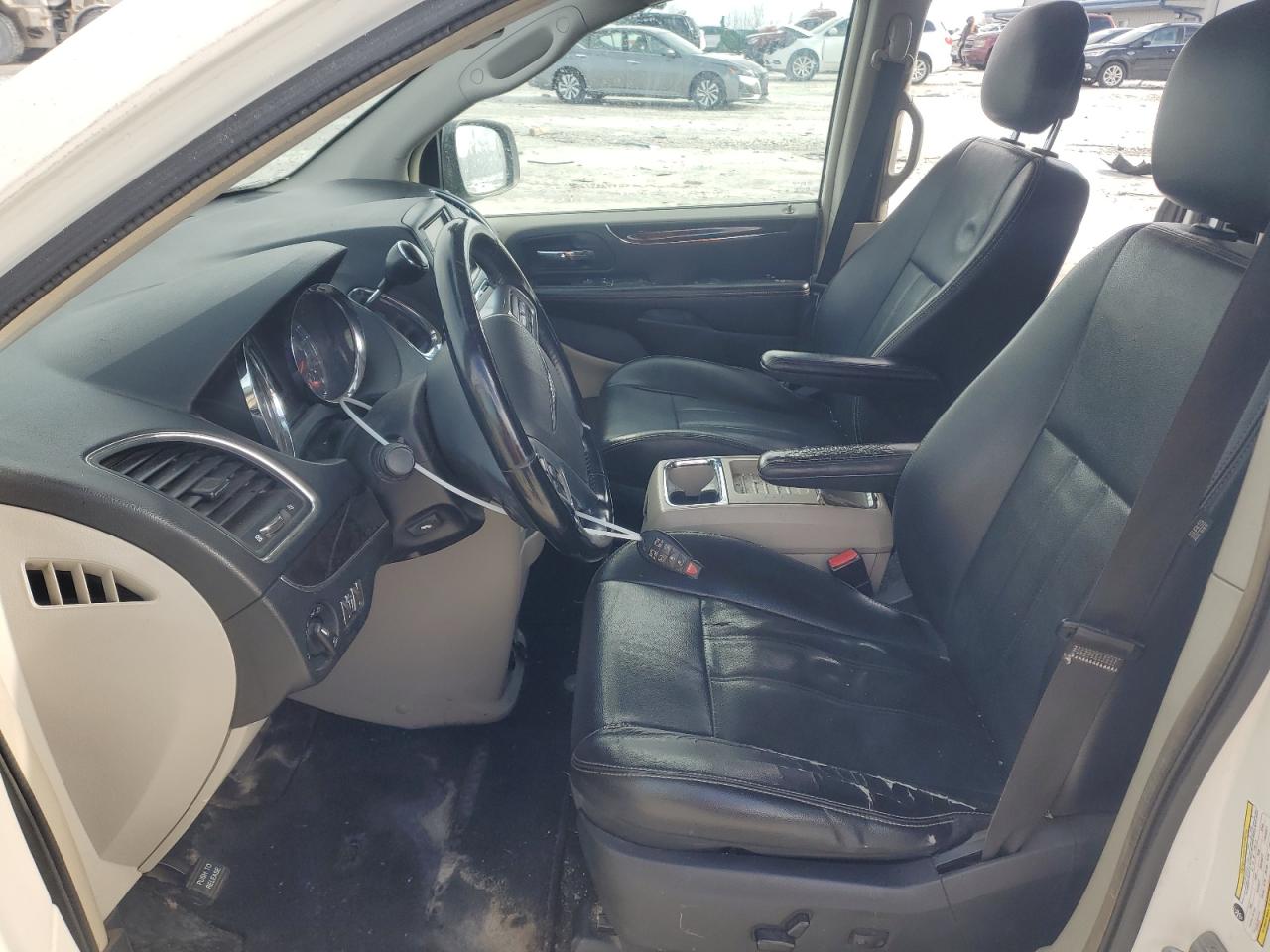 2013 Chrysler Town & Country - Image 7