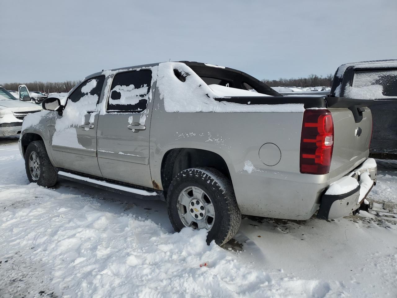 2008 Chevrolet Avalanche - Image 2