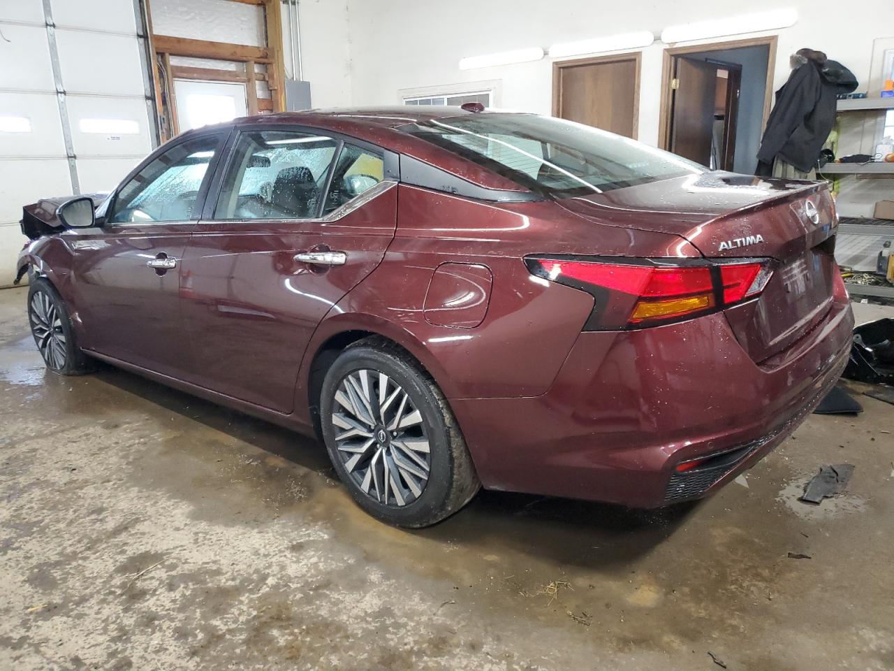 2024 Nissan Altima - Image 2
