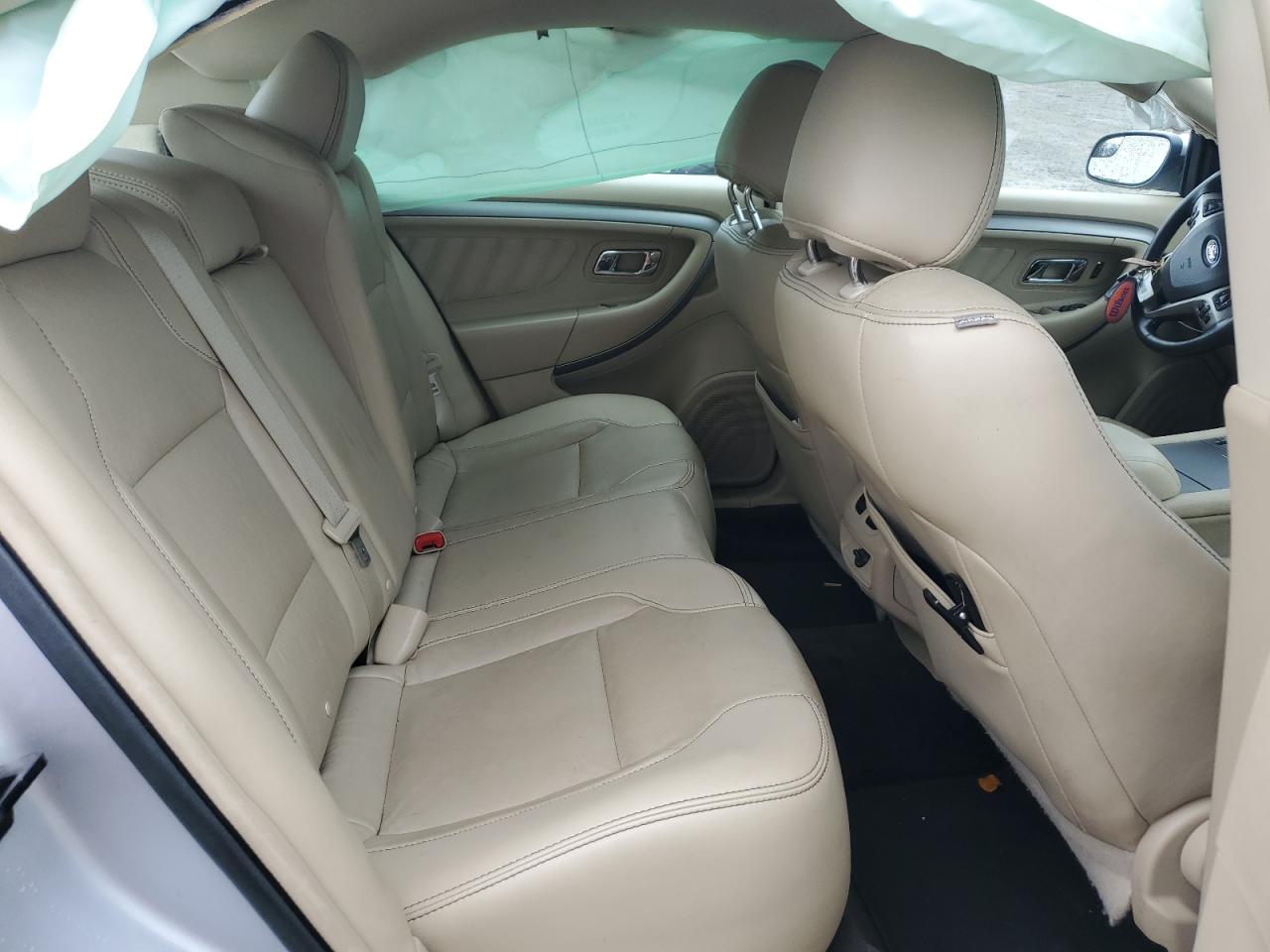 2015 Ford Taurus - Image 11