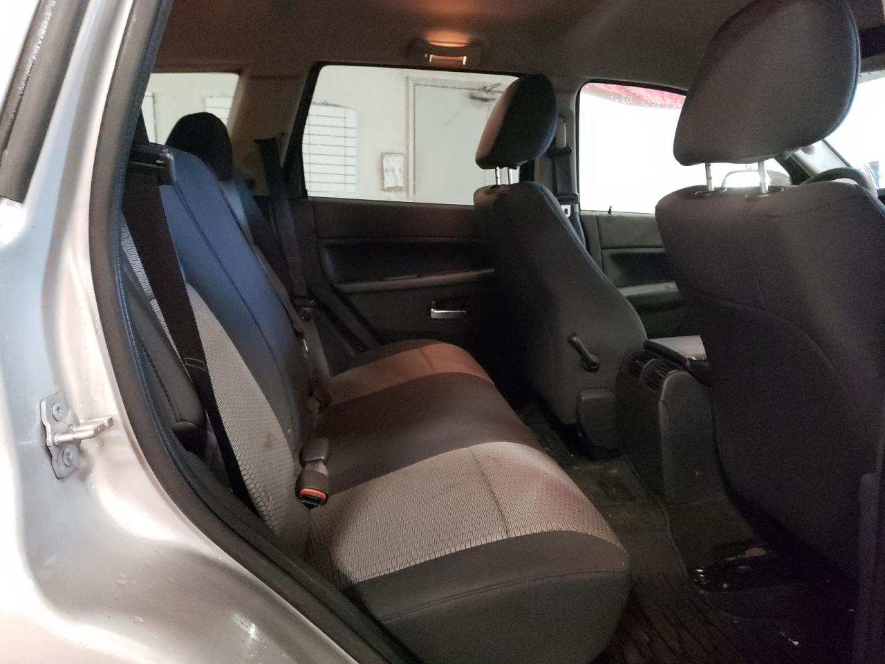2010 Jeep Grand Cherokee - Image 11