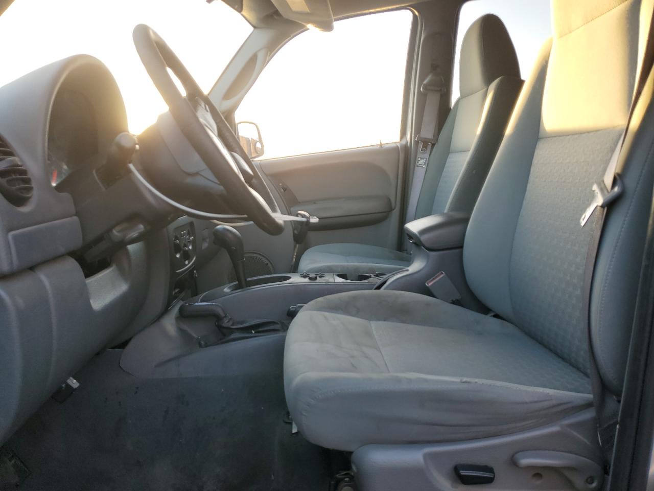 2006 Jeep Liberty (North America) - Image 7