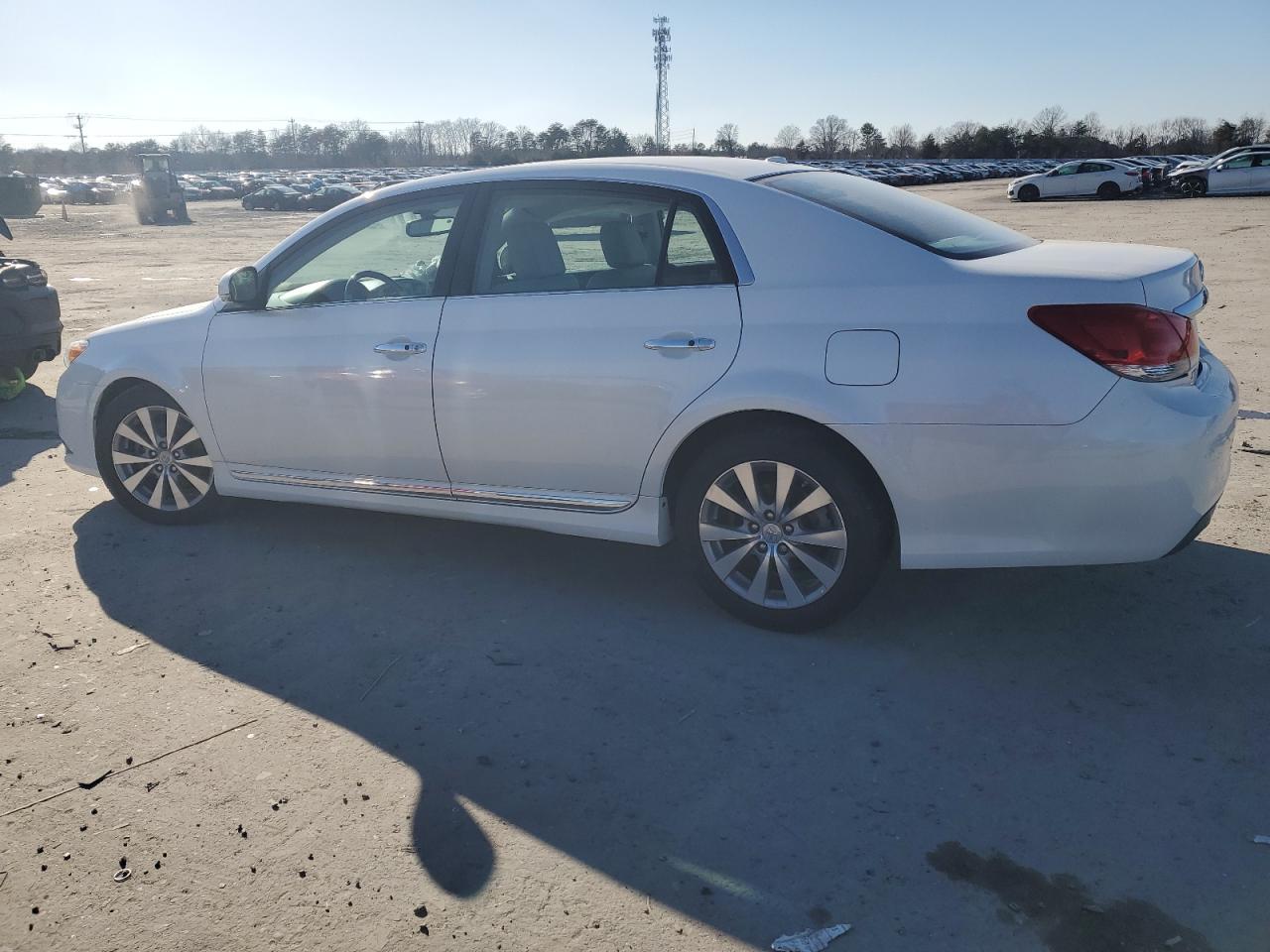 2012 Toyota Avalon - Image 2