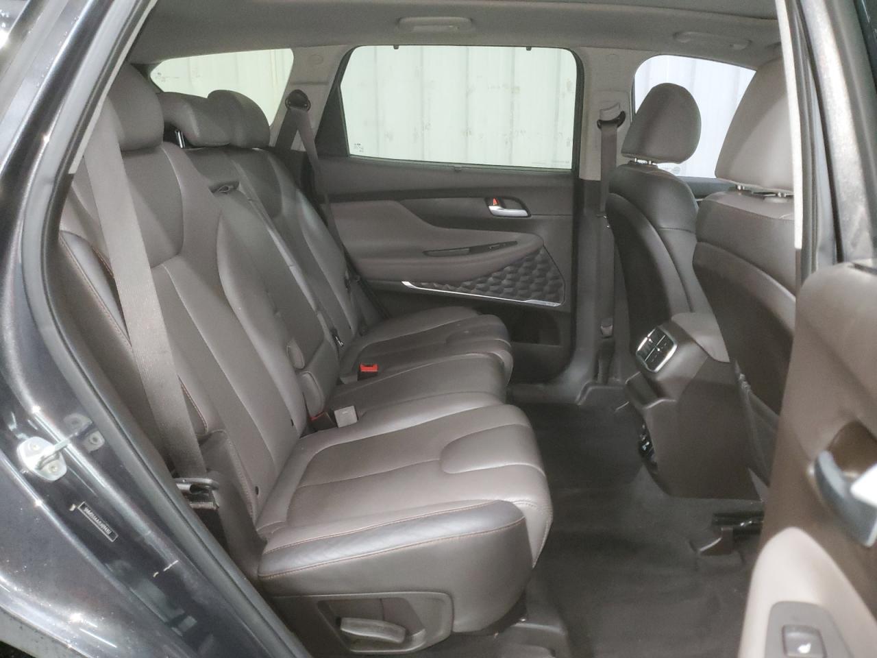 2020 Hyundai Santa Fe - Image 11