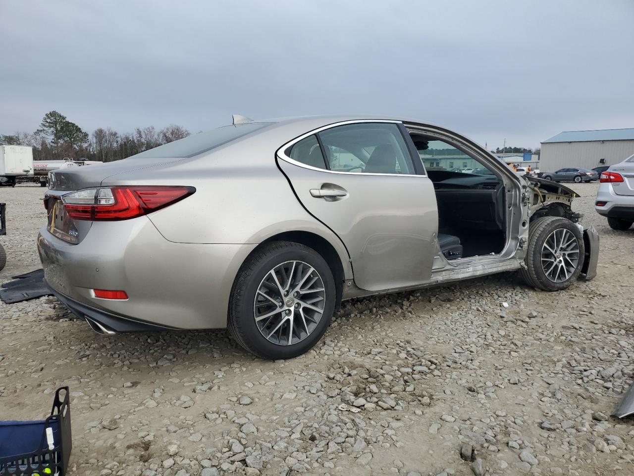 2018 Lexus ES - Image 3